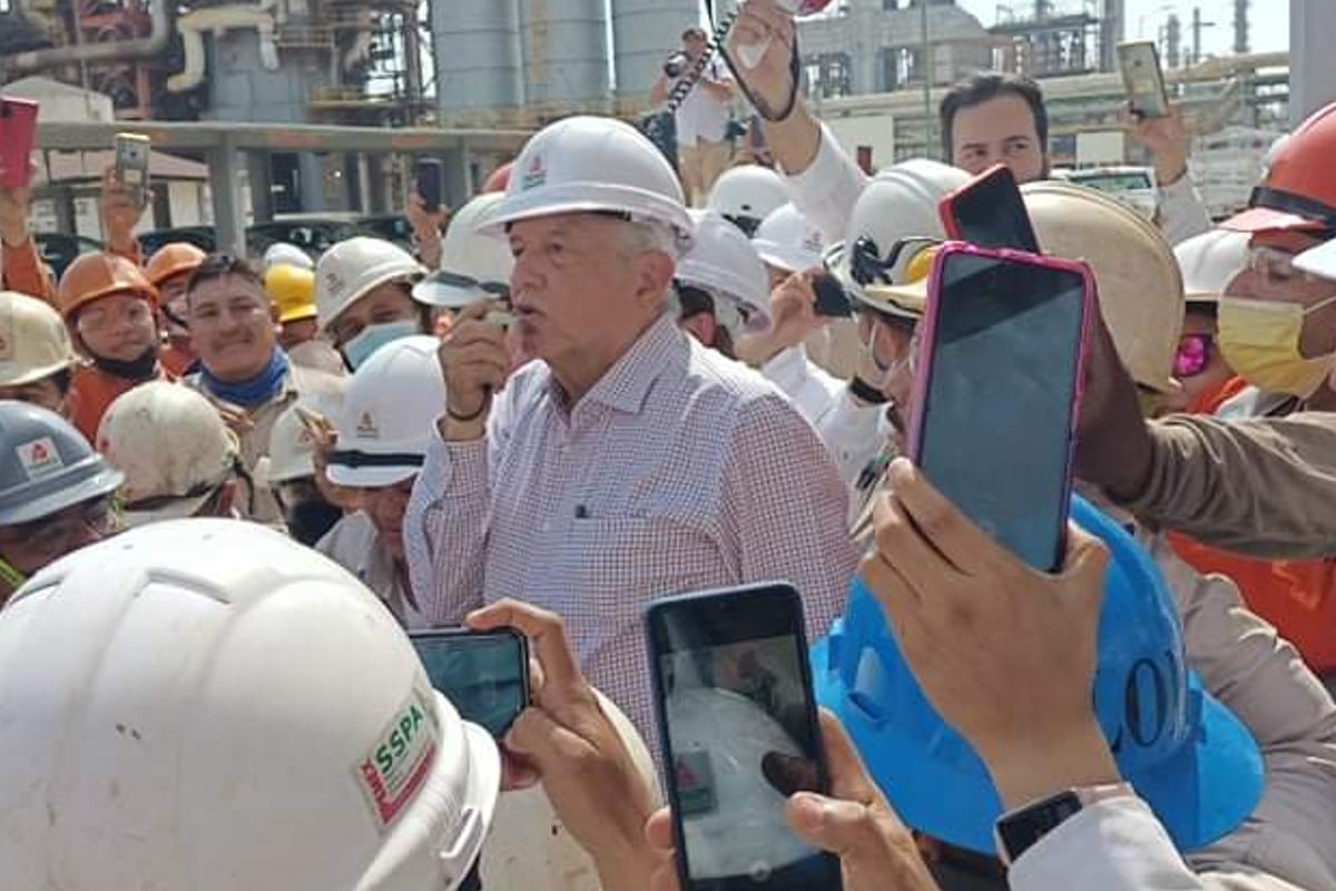 Defiende AMLO rehabilitación de refinerías