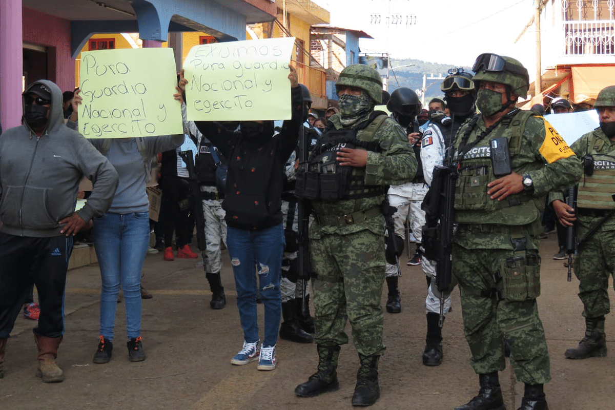 Fuerzas federales y estatales van por presuntos responsables de masacre en Michoacán