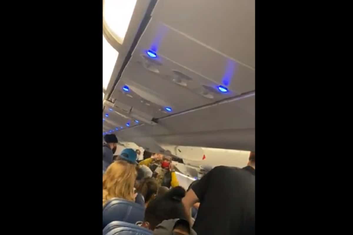 Pelea en avión de Los Ángeles.