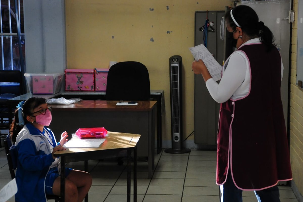 Foto: Cuartoscuro | La maestra sufrió en una crisis nerviosa en una escuela primaria, donde intentó arrojarse de un balcón.