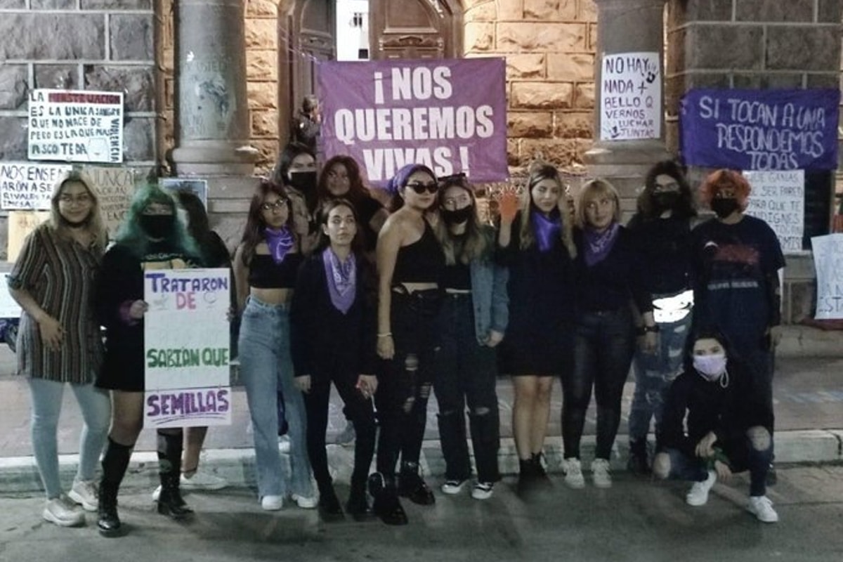 Foto: redes | Marisol C. participaba en una protesta pacífica en el Palacio Municipal de Guaymas, Sonora.