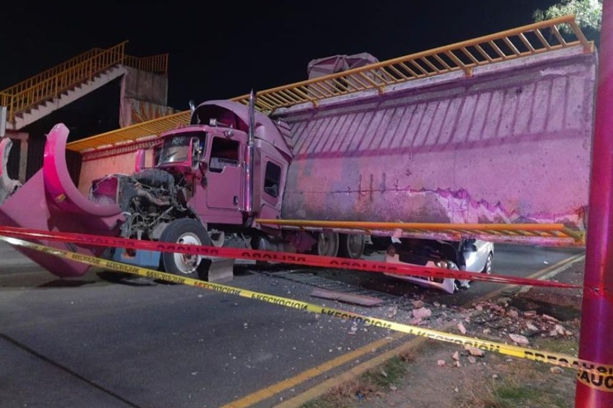 puente peatonal- tráiler