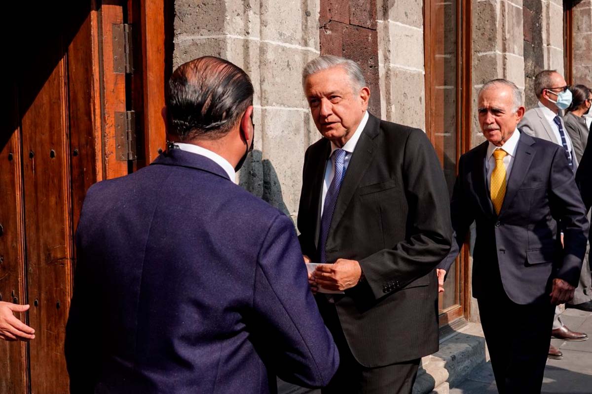 En reunión, abordan AMLO y empresarios reforma eléctrica