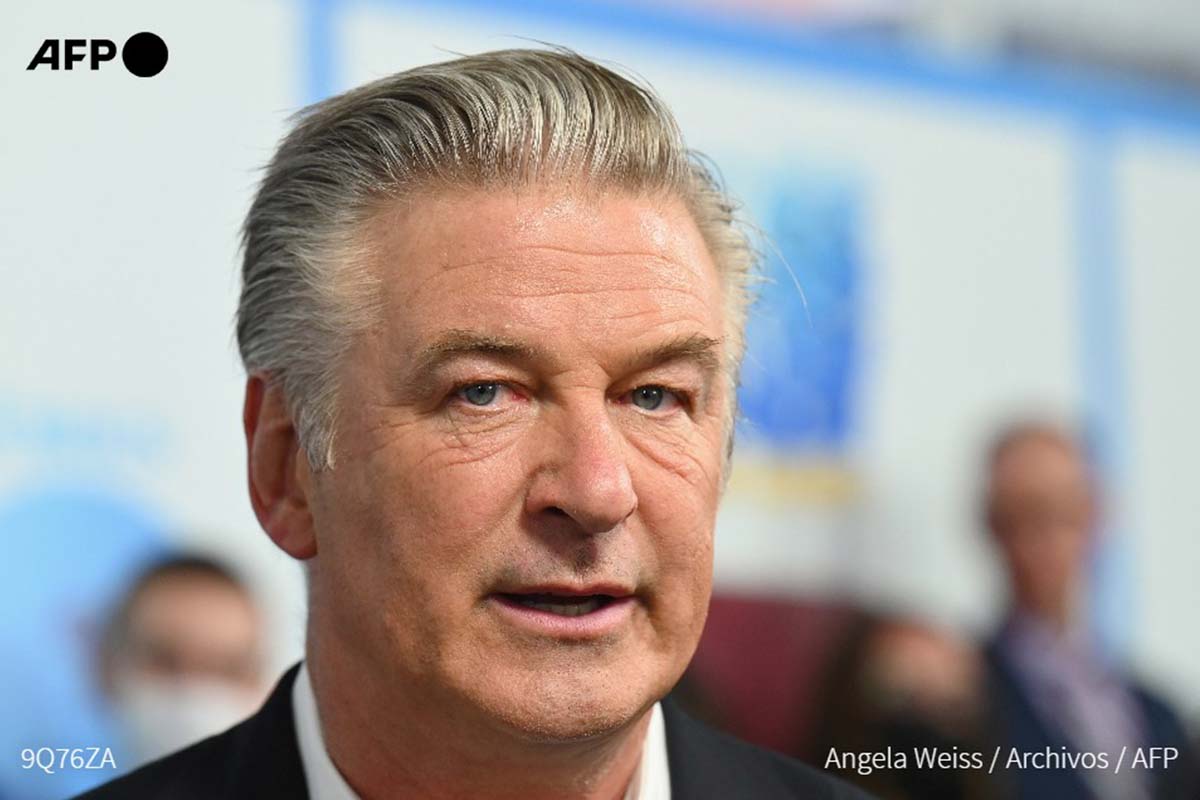 Alec Baldwin dice que no se siente culpable por tragedia en el set de "Rust"