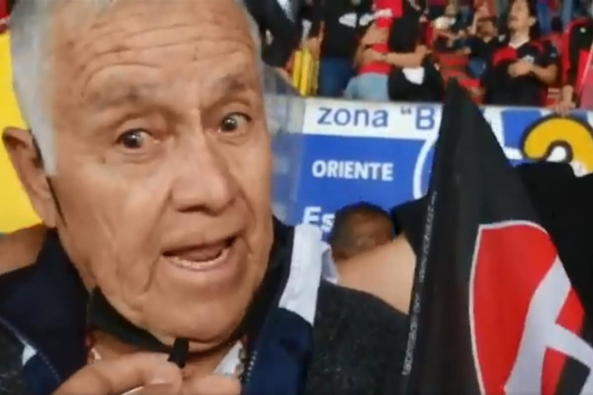 Foto: captura | El aficionado rojinegro esperó más de 70 años para ver campeón al Atlas.