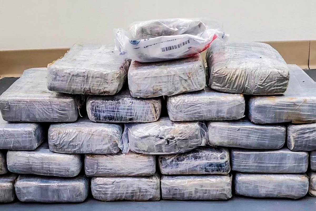 Buceador se encuentra 30 kilos de cocaína en el mar y avisa a la policía