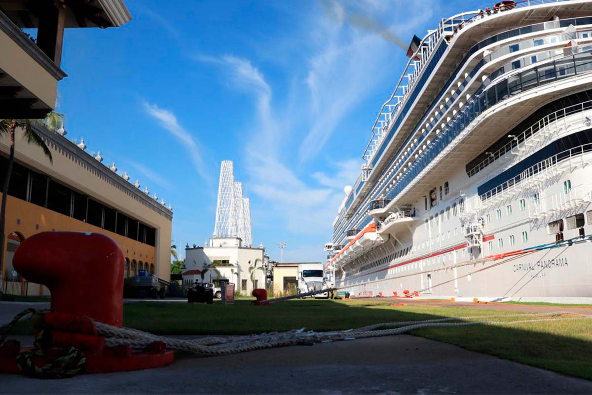 Por brote de Covid 19 frenan desembarque de crucero en Puerto Vallarta