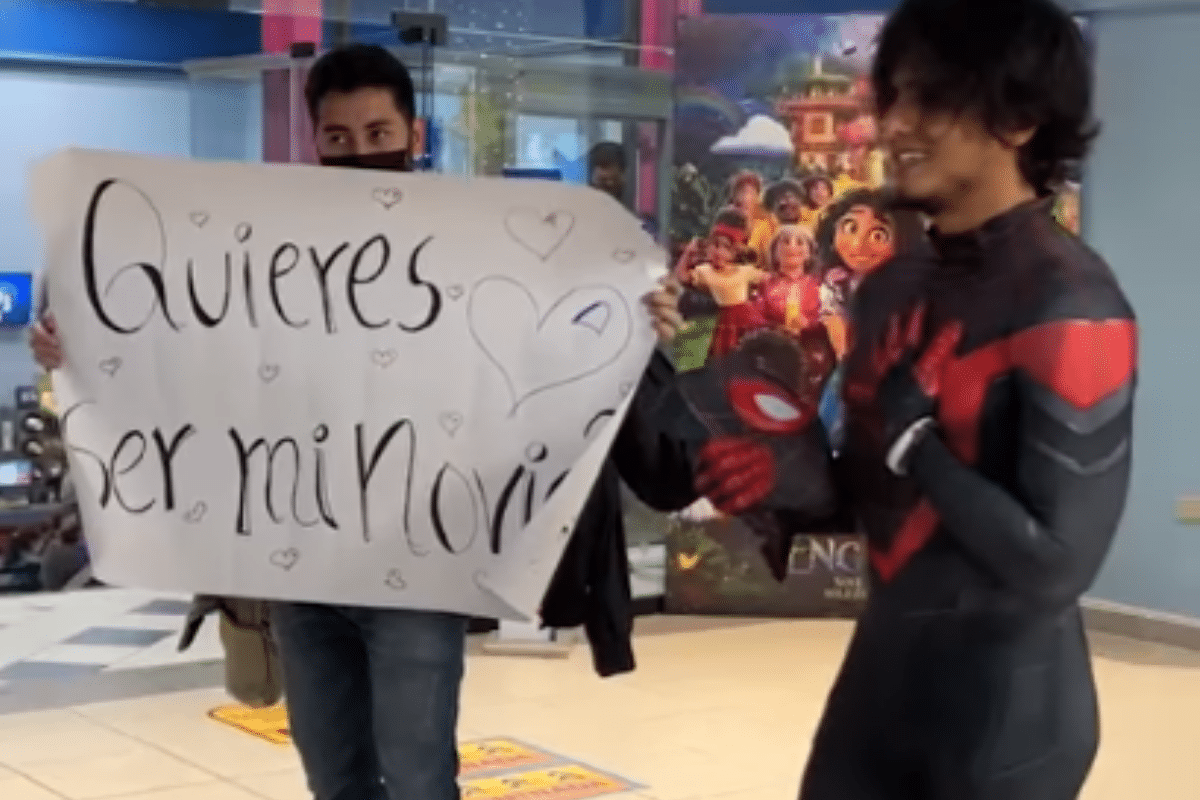 Foto: Facebook/ @Animal love | Le dicen que no a Spider Man, joven disfrazado propone noviazgo