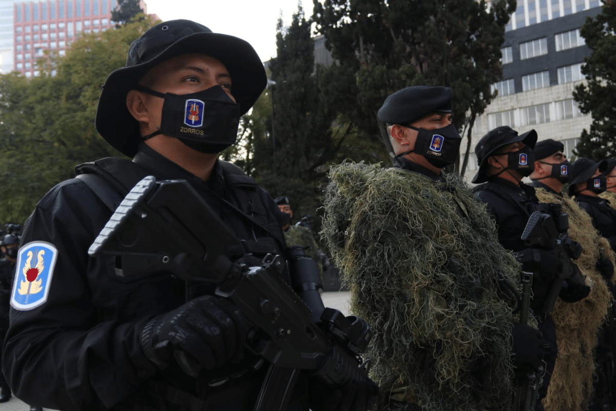 Inicia desfile Conmemorativo por el Día del Policía