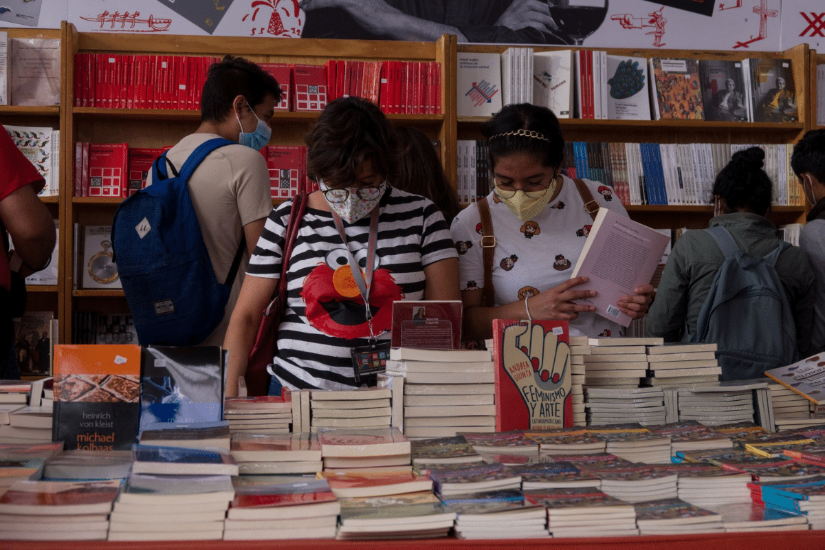 Foto: Cuartoscuro | Mediante la campaña "Año Nuevo, Libro Nuevo" se obsequiarán 67 mil 100 libros de la colección "Vientitos del Pueblo"