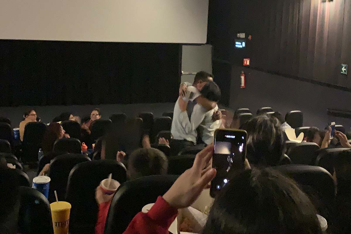 ¡Que vivan los novios! Pareja se da el “sí” en estreno de Spider Man: No way home 