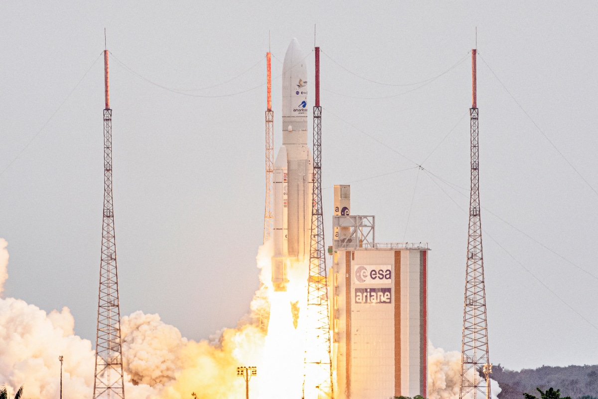 Foto: AFP. El telescopio James Webb fue lanzado este sábado.