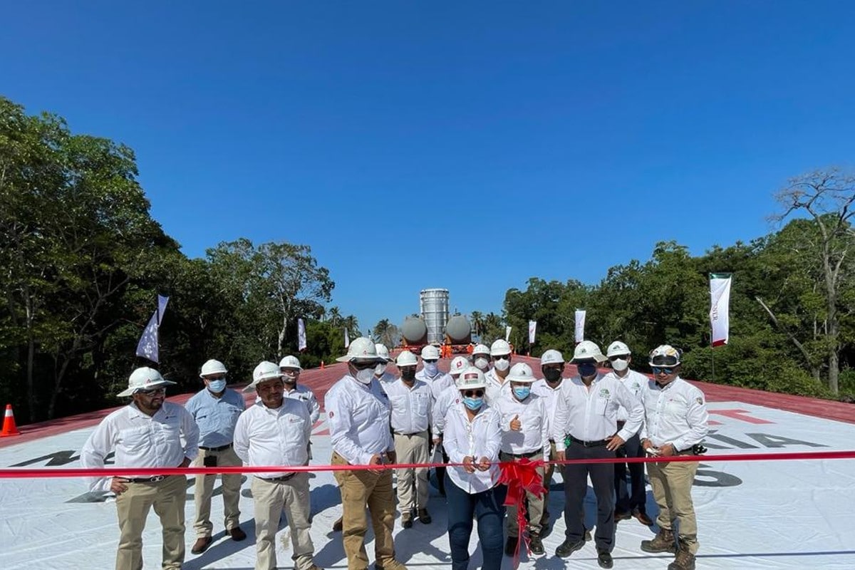 Inauguran puente que conecta puerto con Refinería Dos Bocas