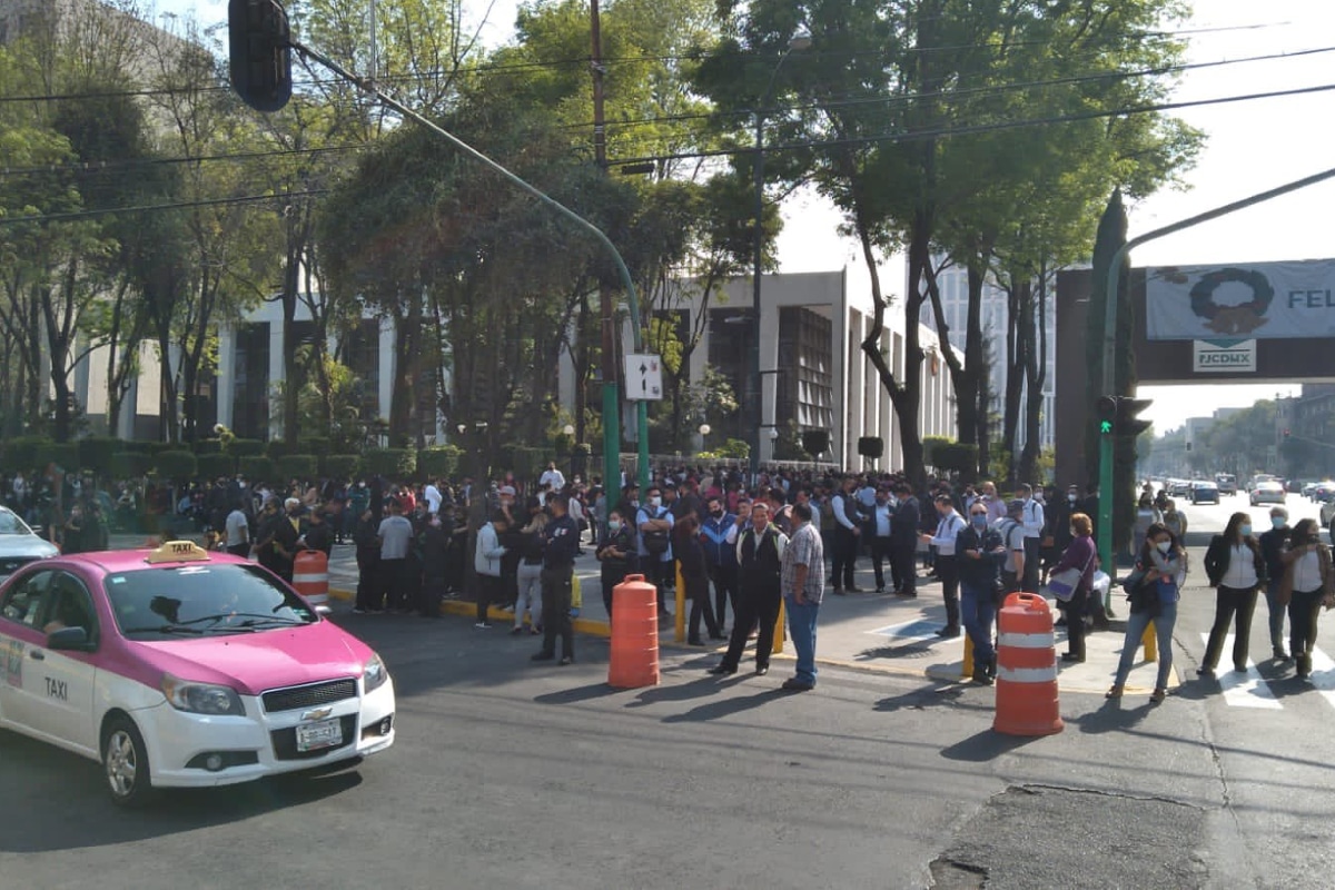 Foto: @israellorenzana | Una llamada telefónica alertó sobre una bomba en el edifico.