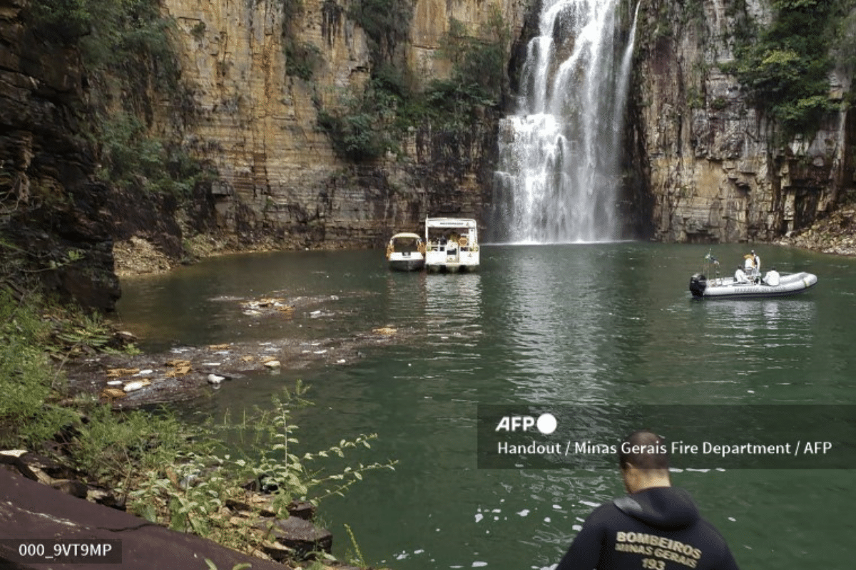 Foto: AFP | Las intensas lluvias y la erosión natural favorecieron el desprendimiento, aunque todavía queda por determinar las causas del derrumbe