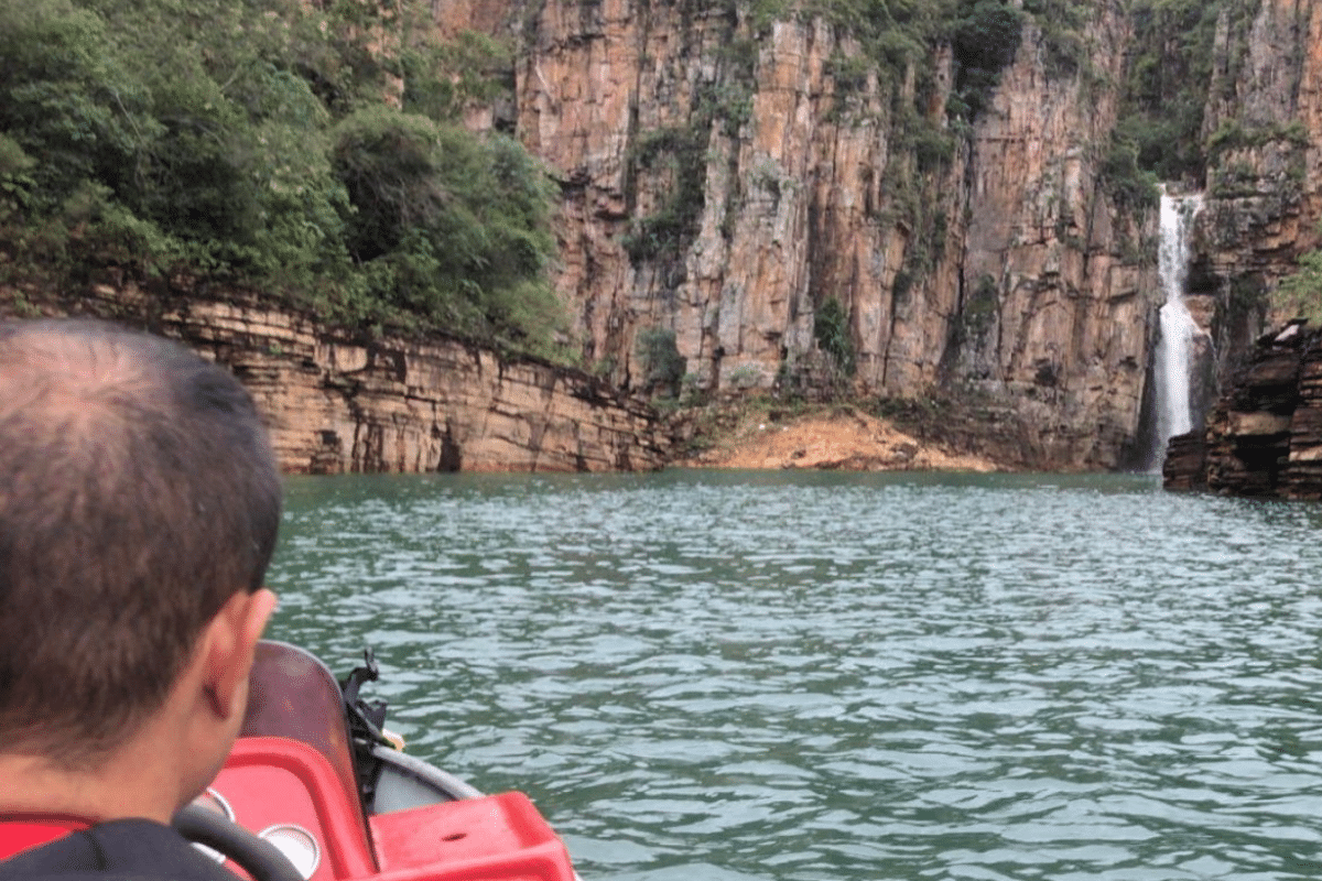 Foto: Twitter/ @Bombeiros_MG | Retoman búsquedas tras desprendimiento de rocas que mató a ocho personas en Brasil