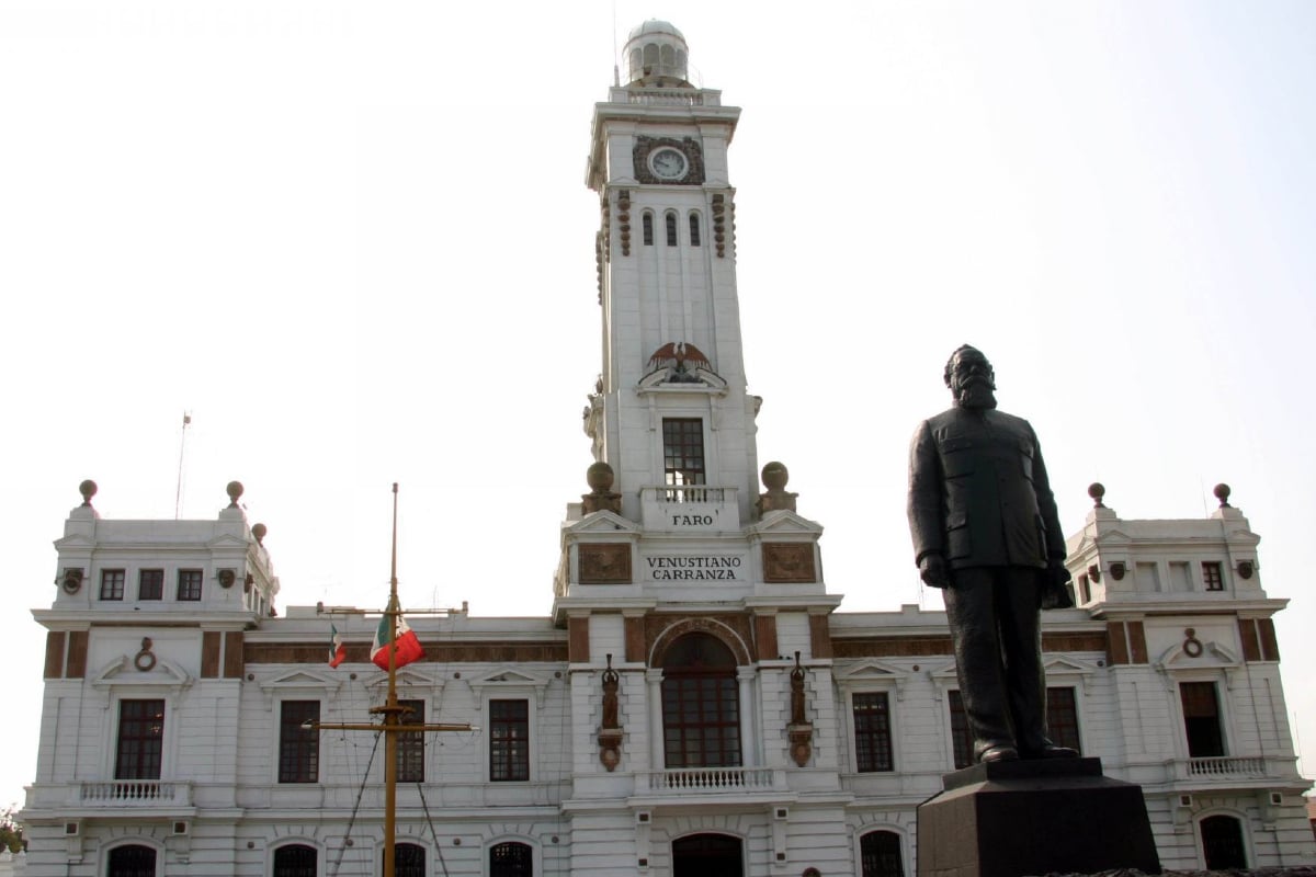 Foto: Cuartoscuro. El Presidente cuestionó al INAH por los permisos de construcción de un edificio a un costado del faro histórico de Veracruz.