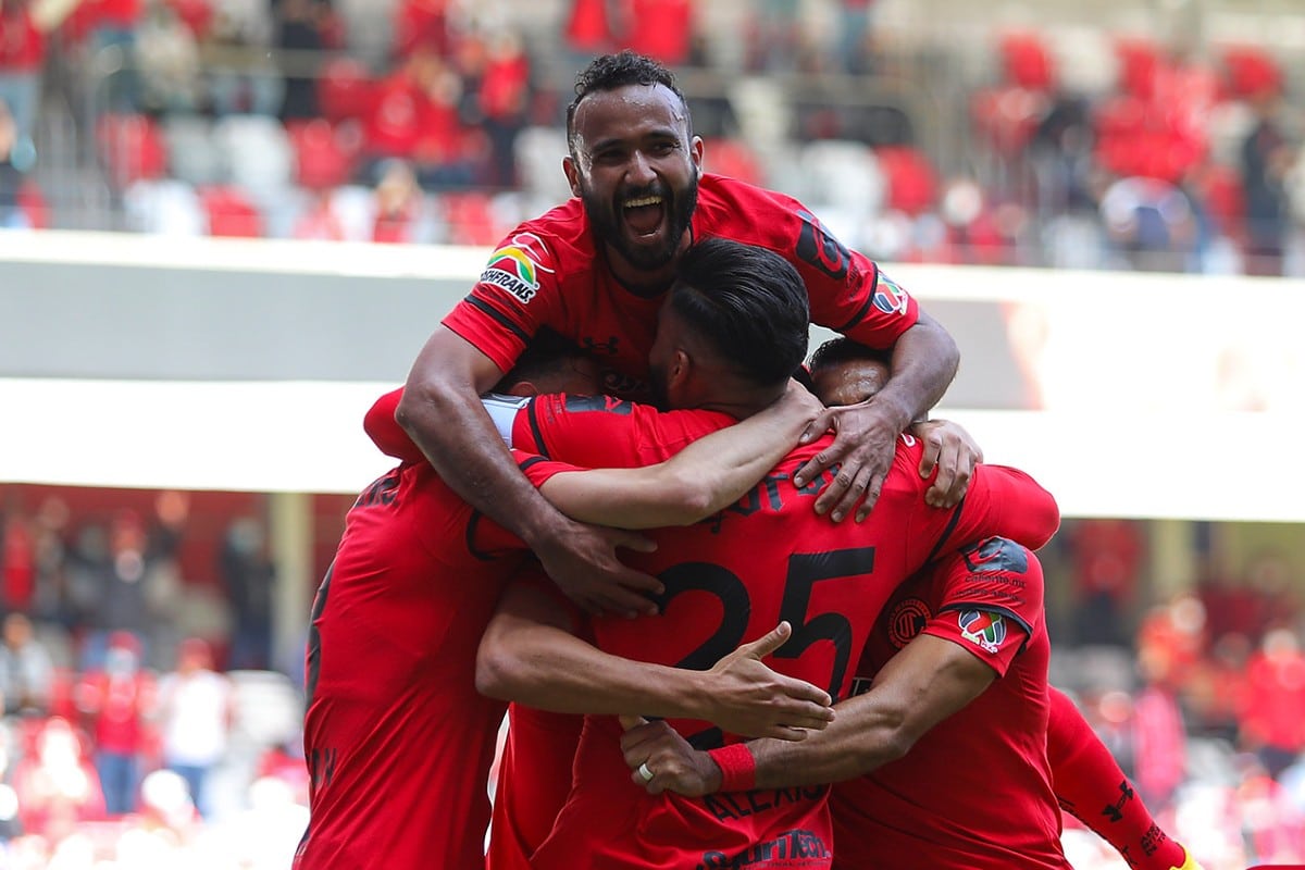 Toluca viene de atrás para vencer 3-1 al Santos