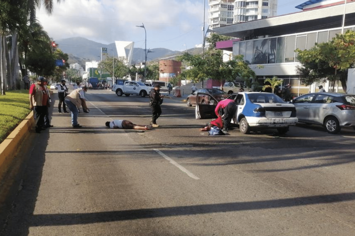 Foto: Captura de video | Una de las víctimas murió de manera instantánea en el ataque, mientras que la otra falleció cuando era trasladada en una ambulancia