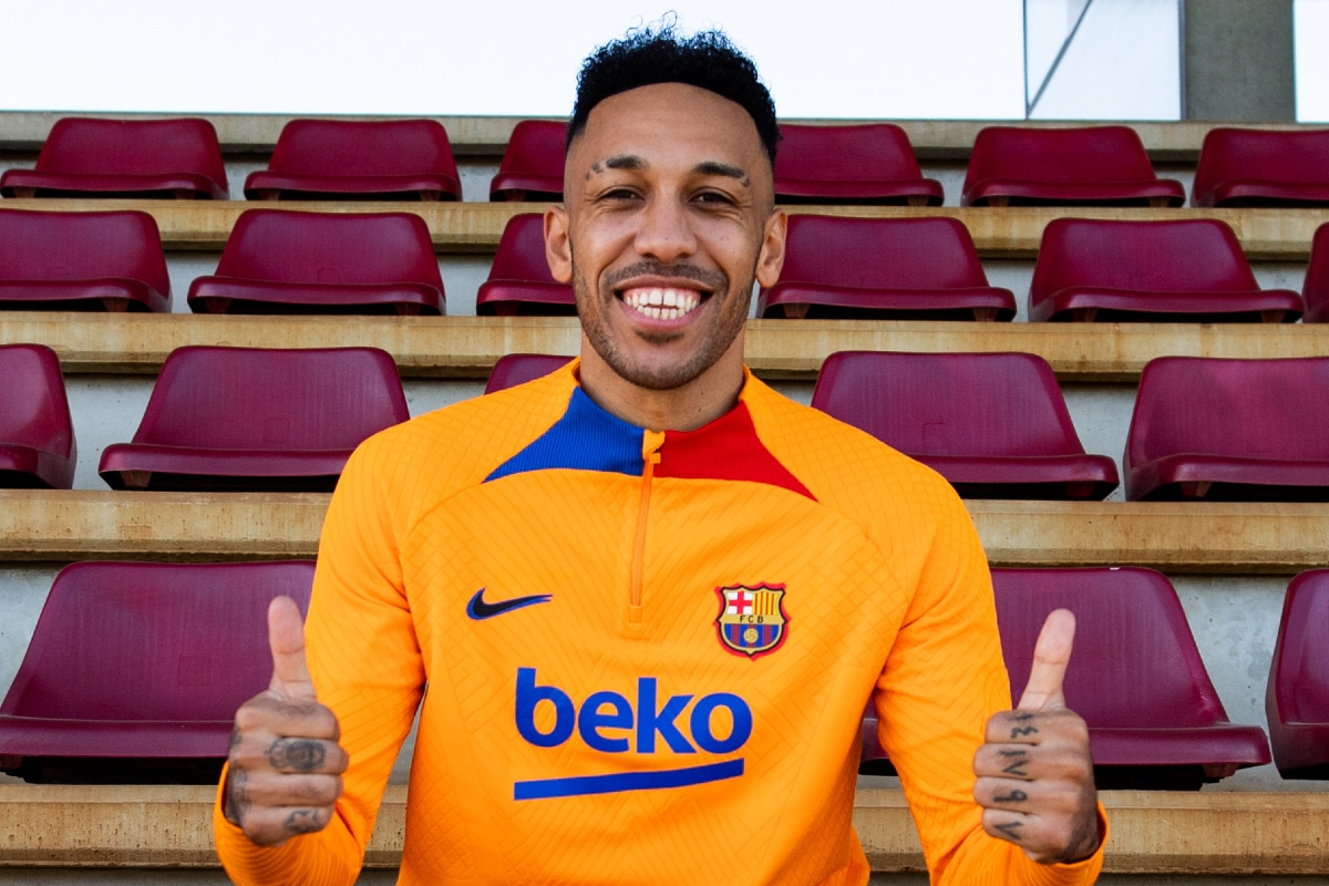 Aubameyang llega a Barcelona procedente del Arsenal.