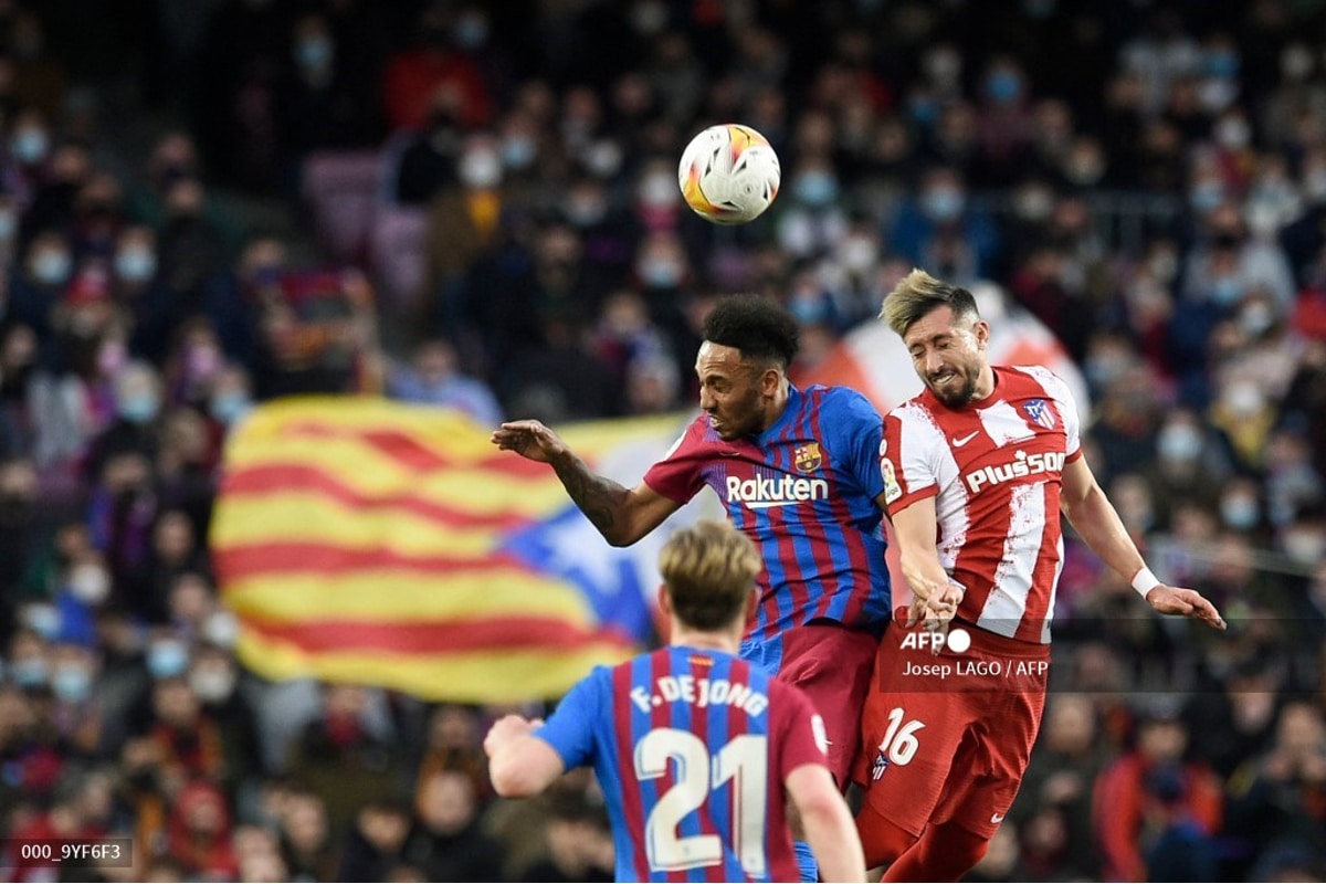 Aubameyang en su debut con el FC Barcelona, frente al Atlético de Madrid de Héctor Herrera