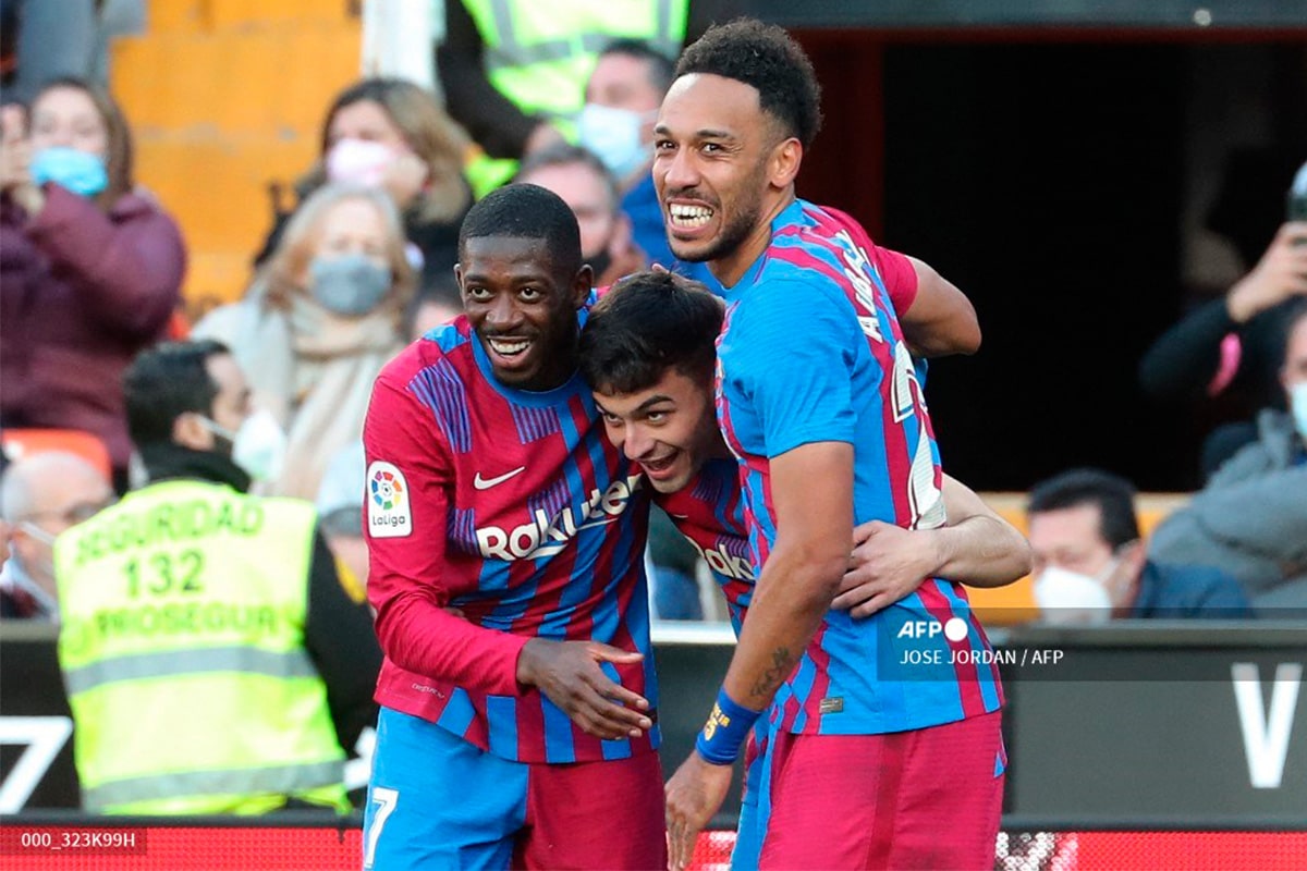 Barcelona golea 4-1 en Valencia con estreno anotador de Aubameyang