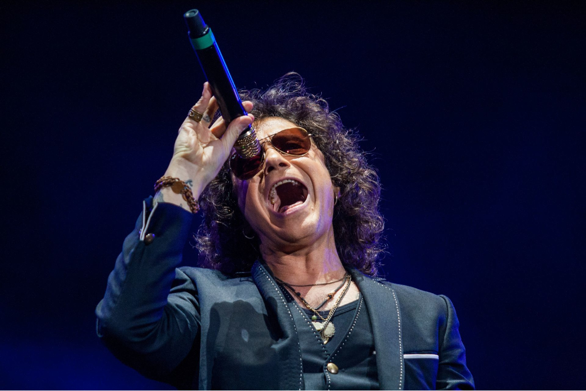 Presentación de Enrique Bunbury en el Vive Latino 2019.