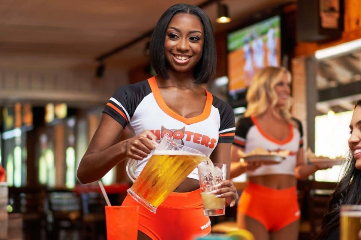 Hooters