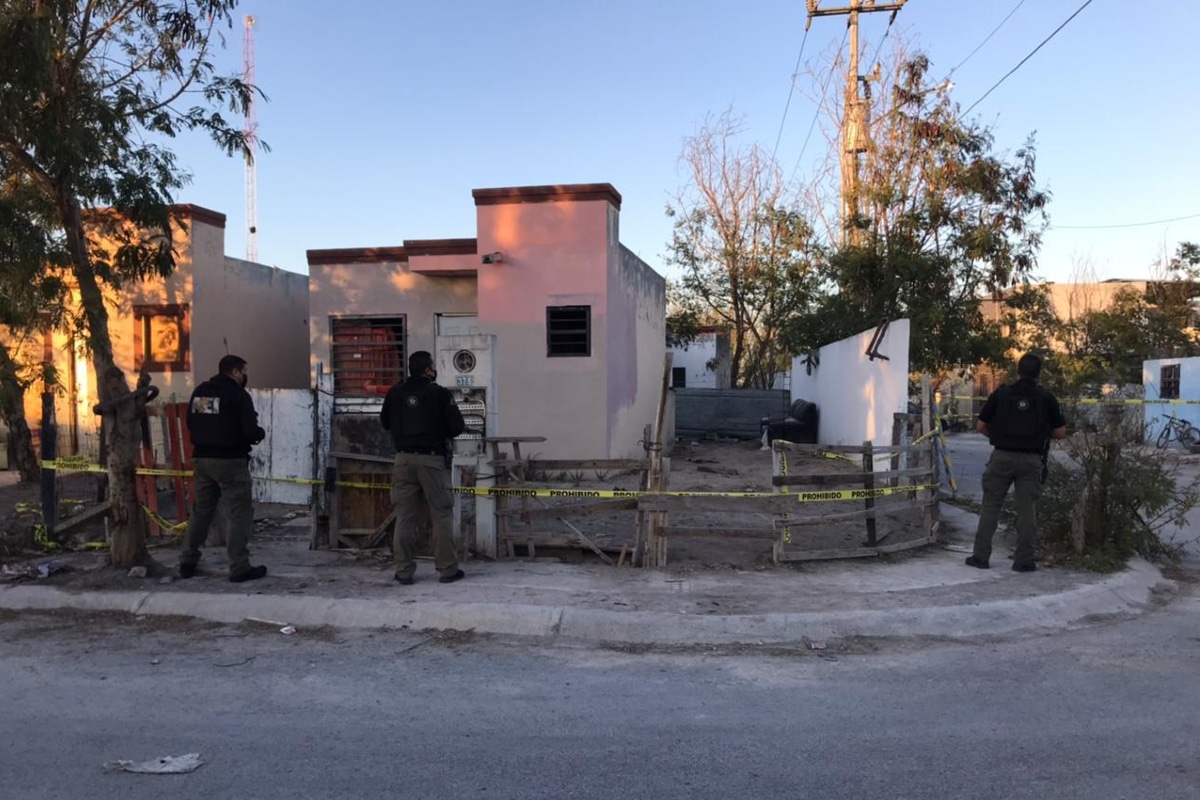 Los restos fueron hallados al interior de bolsas de plástico en el patio de la casa.