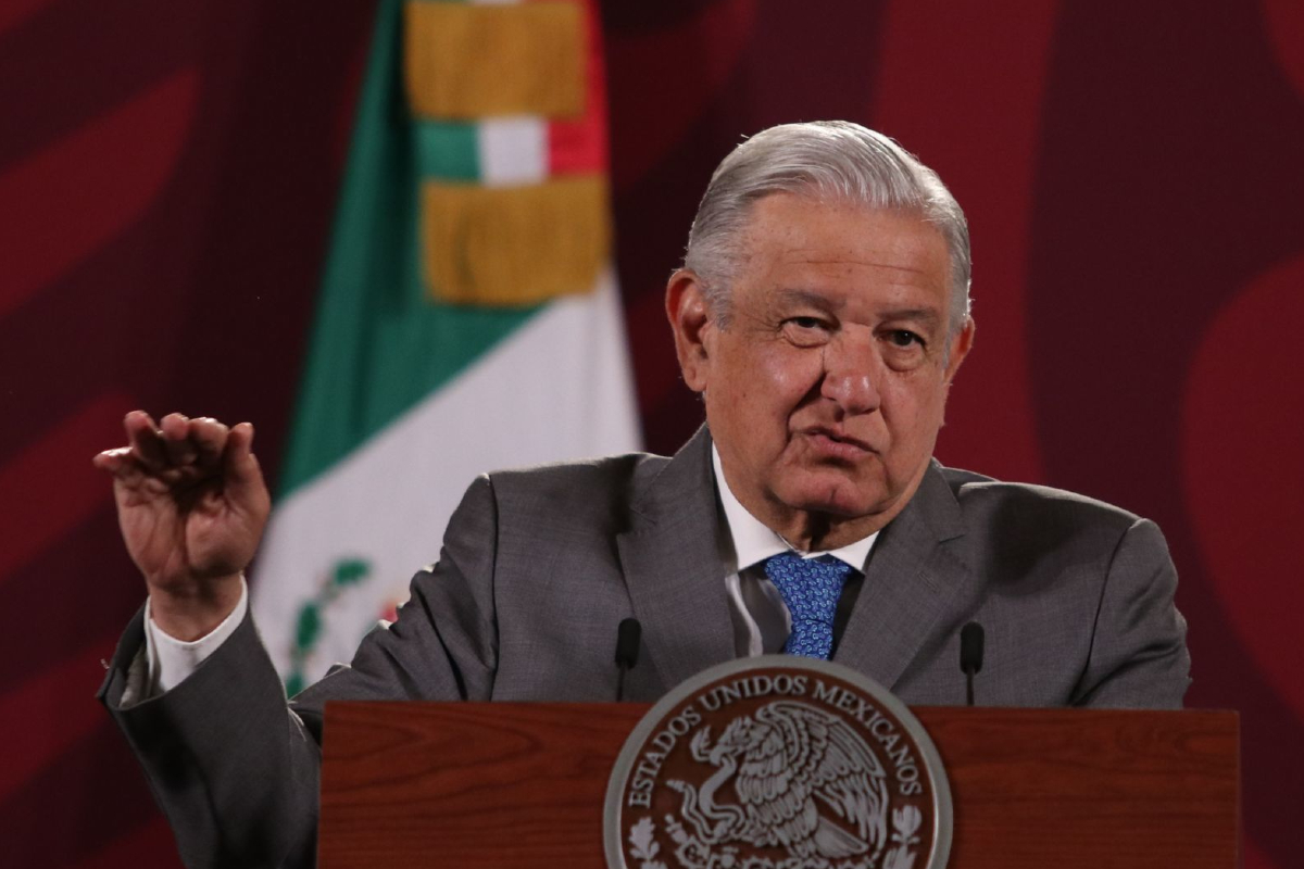 AMLO se dijo "pobre" frente a algunos periodistas.