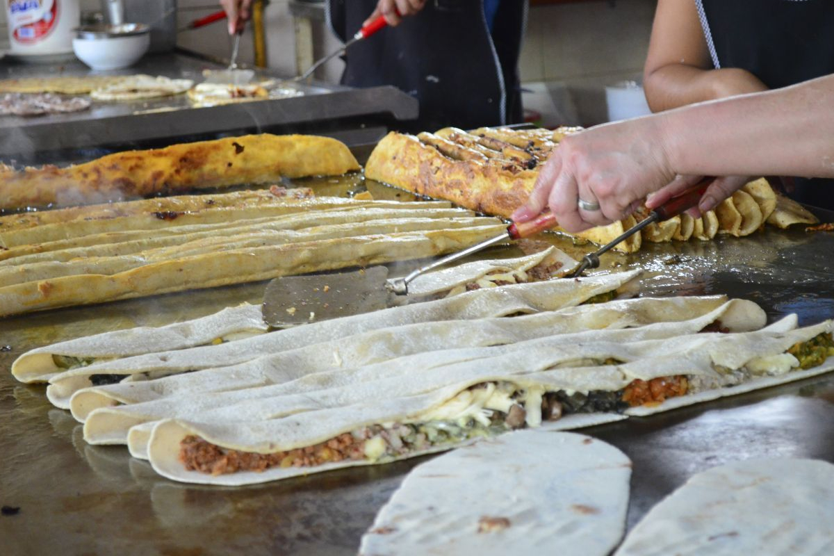 AMLO propuso a la Sedena habilitar un puesto de garnachas en el AIFA.