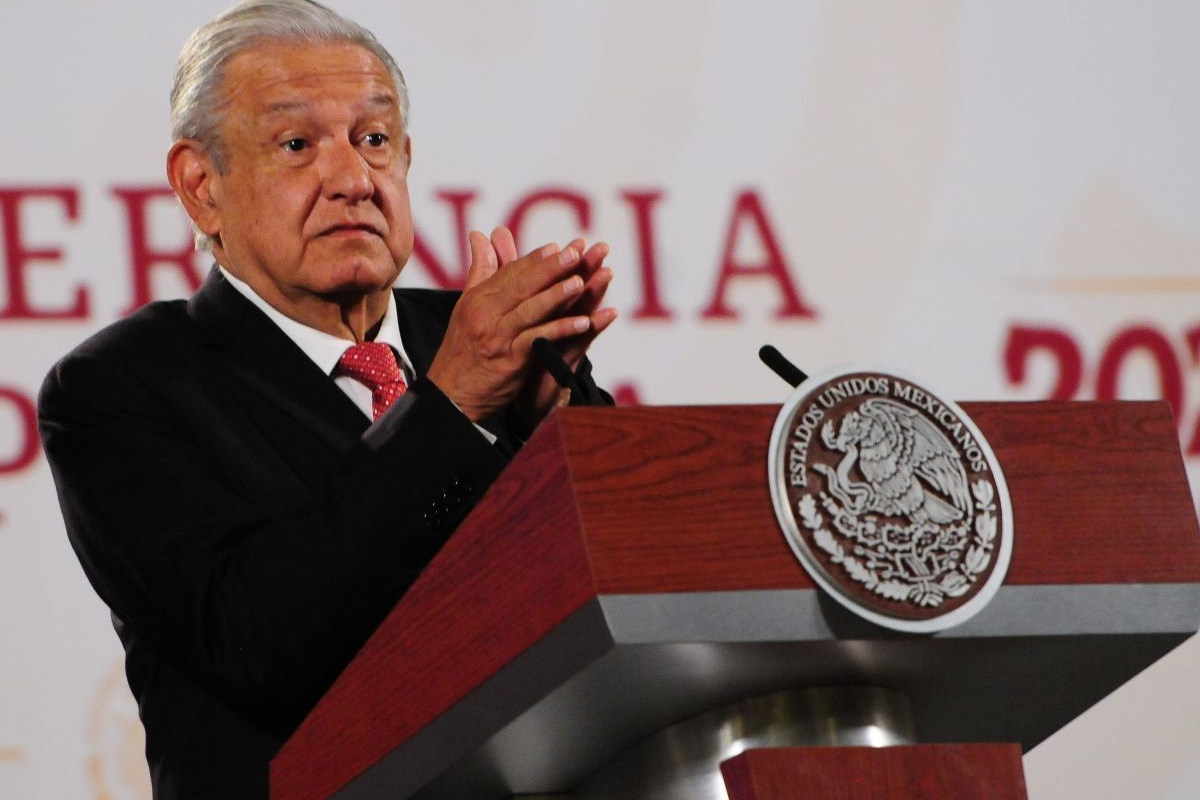 AMLO insistió que no tienen vínculos con el narco y quienes diga lo contrario que lo demuestren