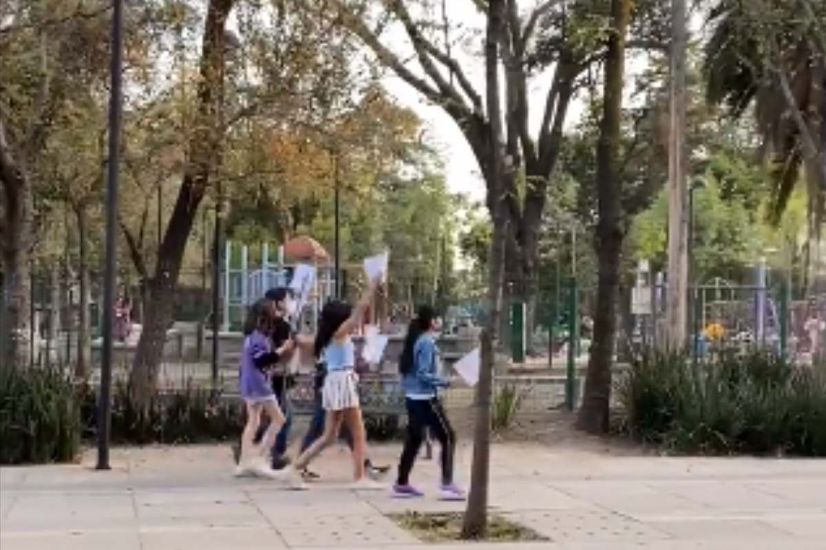 Foto: Twitter/ @ferchoec_ | ¡Ellas también participaron! Contingente de niñas sale a manifestarse en parque