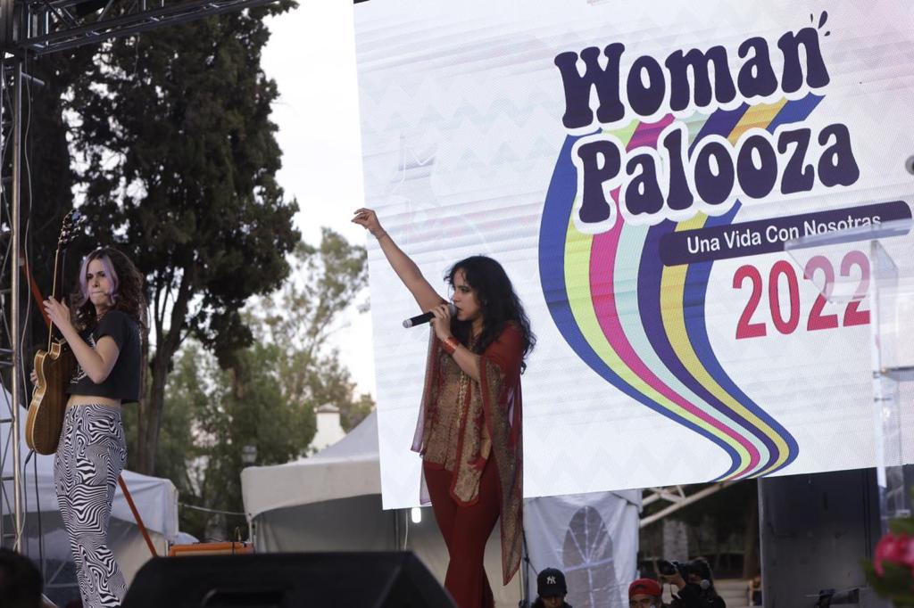 Durante el concierto se presentaron una serie de testimonios de niñas, adolescentes y mujeres adultas que han enfrentado la violencia en cada una de sus modalidades