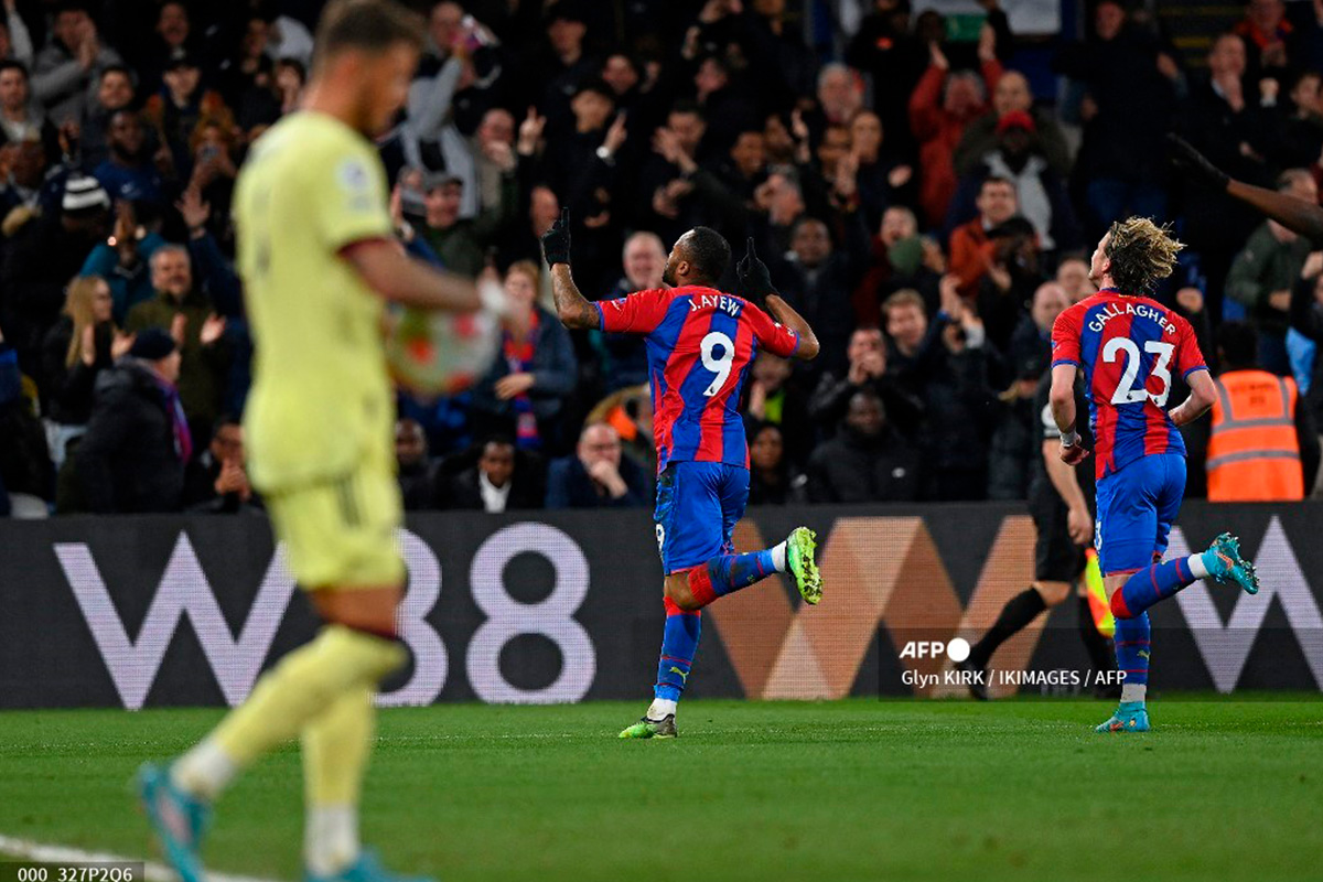 Arsenal naufraga en derbi ante Crystal Palace; Marcelo Flores se queda en la banca