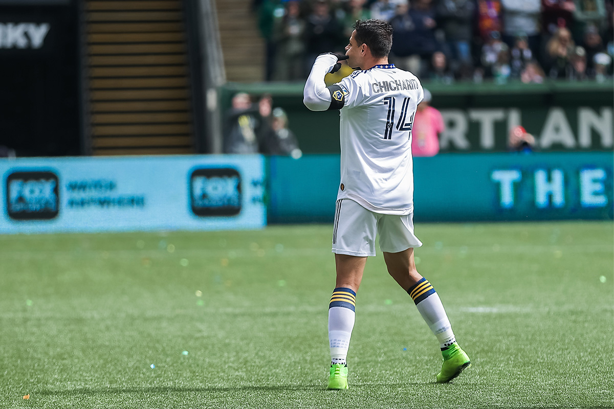 "Chicharito" logra doblete en triunfo del Galaxy