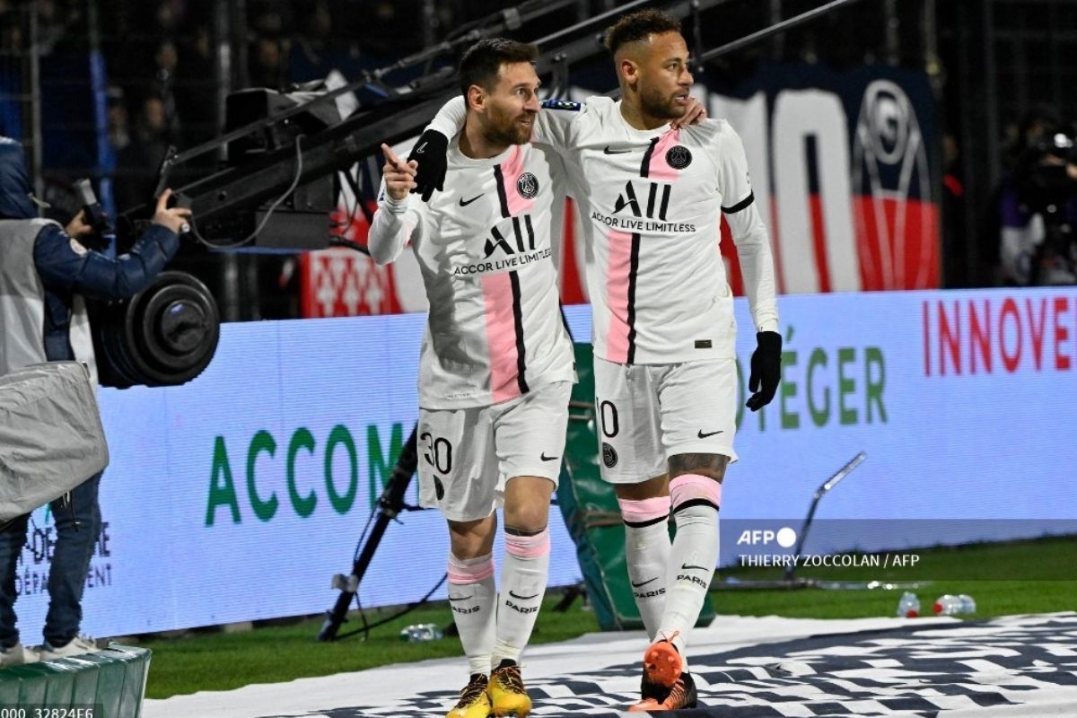 Foto:AFP|Mbappé, Neymar y Messi se divierten contra el Clermont (6-1)