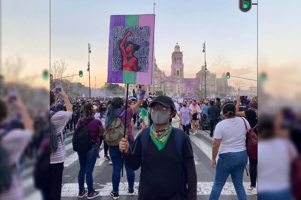 Sofía festejaba el término de su bachillerato con tres amigas.