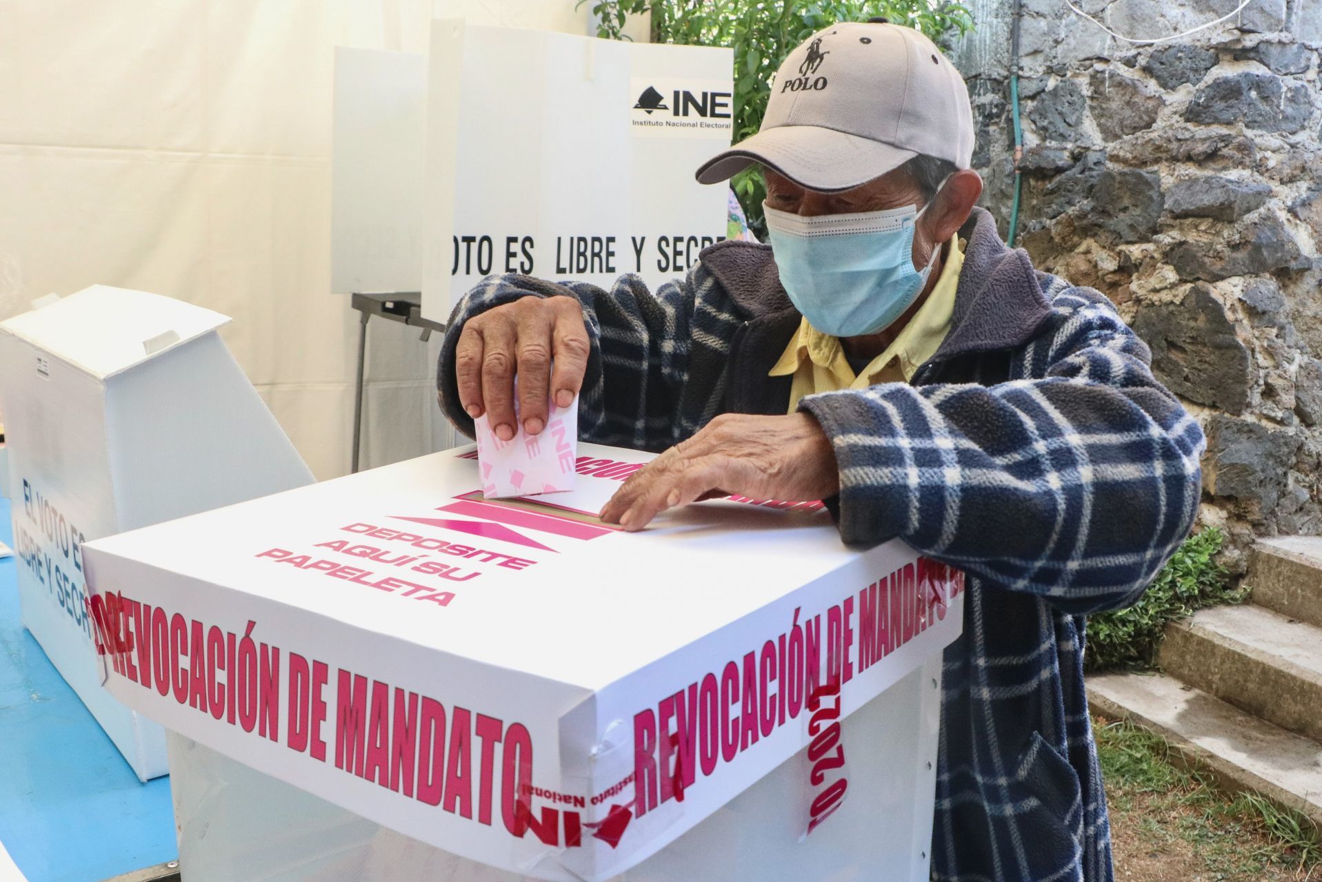 Foto: Cuartoscuro |Mayoría de votantes en revocación son adultos mayores, señalan representantes de casilla