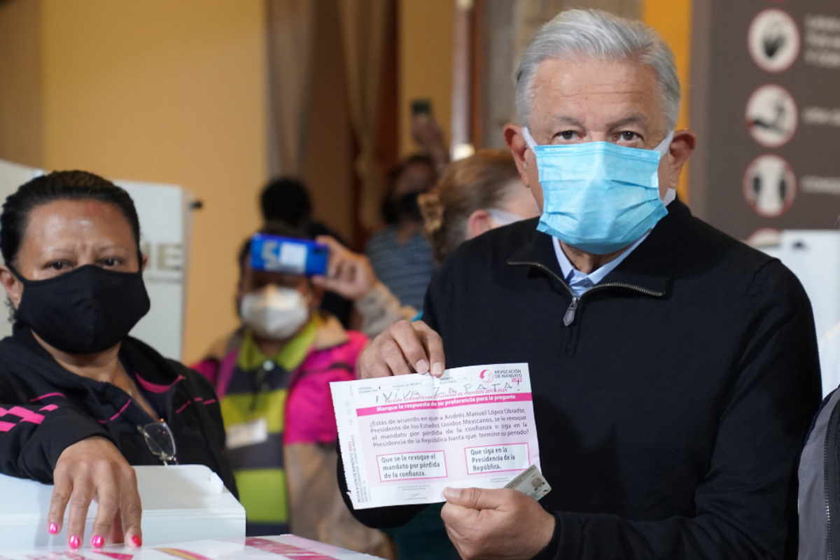 López Obrador anuló su voto con la leyenda "Viva Zapata".