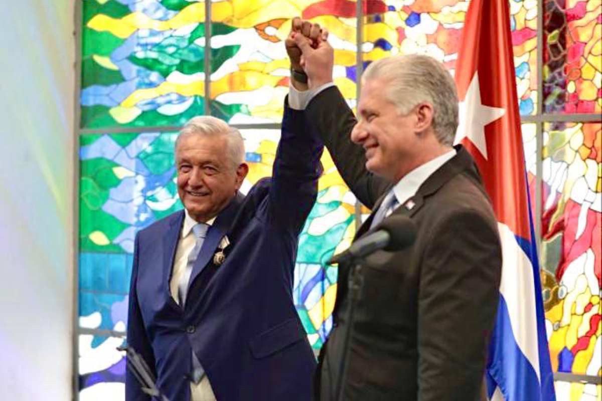 Pide AMLO en Cuba a EU levantar bloqueo económico a Cuba