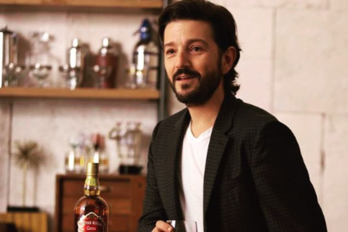 Foto: Instagram/ @ diegoluna_ |¡Uno más!  Diego Luna gana el Premio Ciudad de Huesca del 50 Festival Internacional de Cine