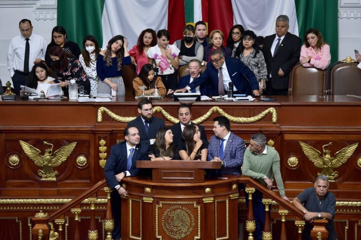 El pasado jueves, legisladores del PAN y Movimiento Ciudadano tomaron la tribuna del Congreso capitalino para tratar de impedir la discusión de la reforma al IECM