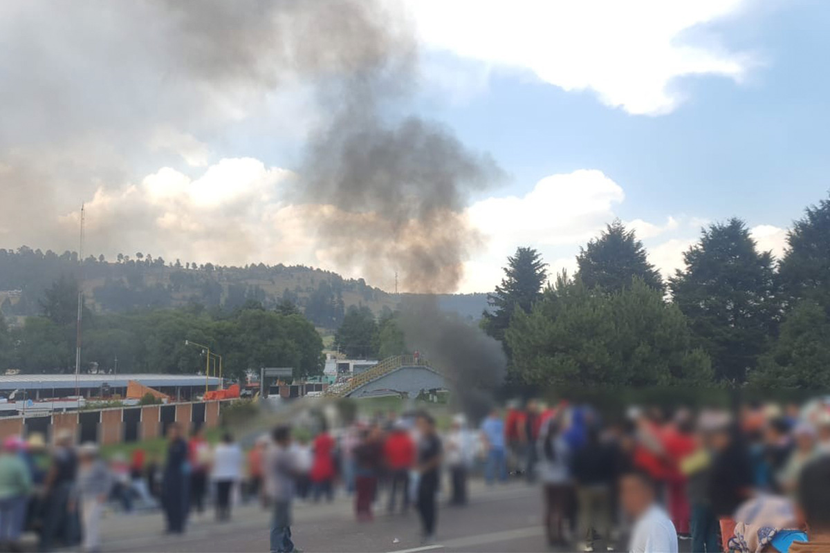 VIDEO. Manifestantes tienen cerrada en manos sentidos la México-Puebla 