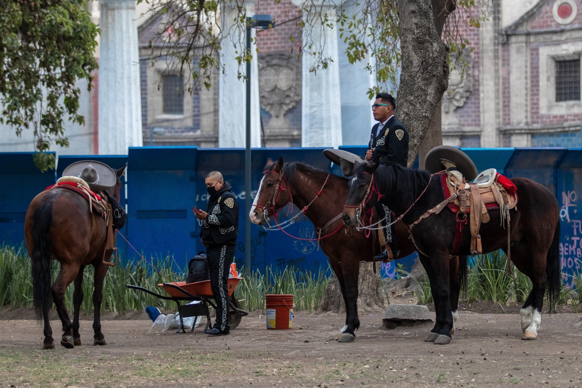 Remodelación en Alameda sí contempla retiro de ambulantes: Martí Batres