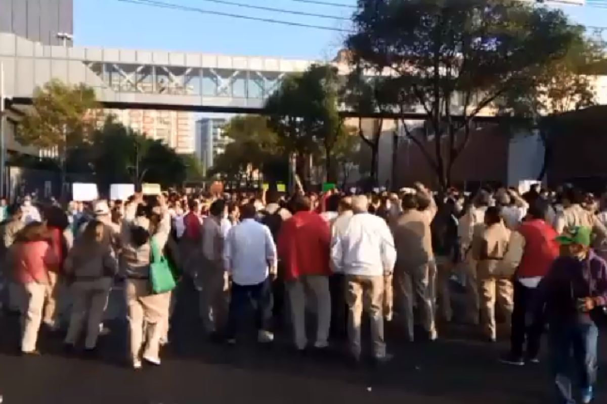 Bloqueo en Marina Nacional se mantiene tras casi cuatro horas.