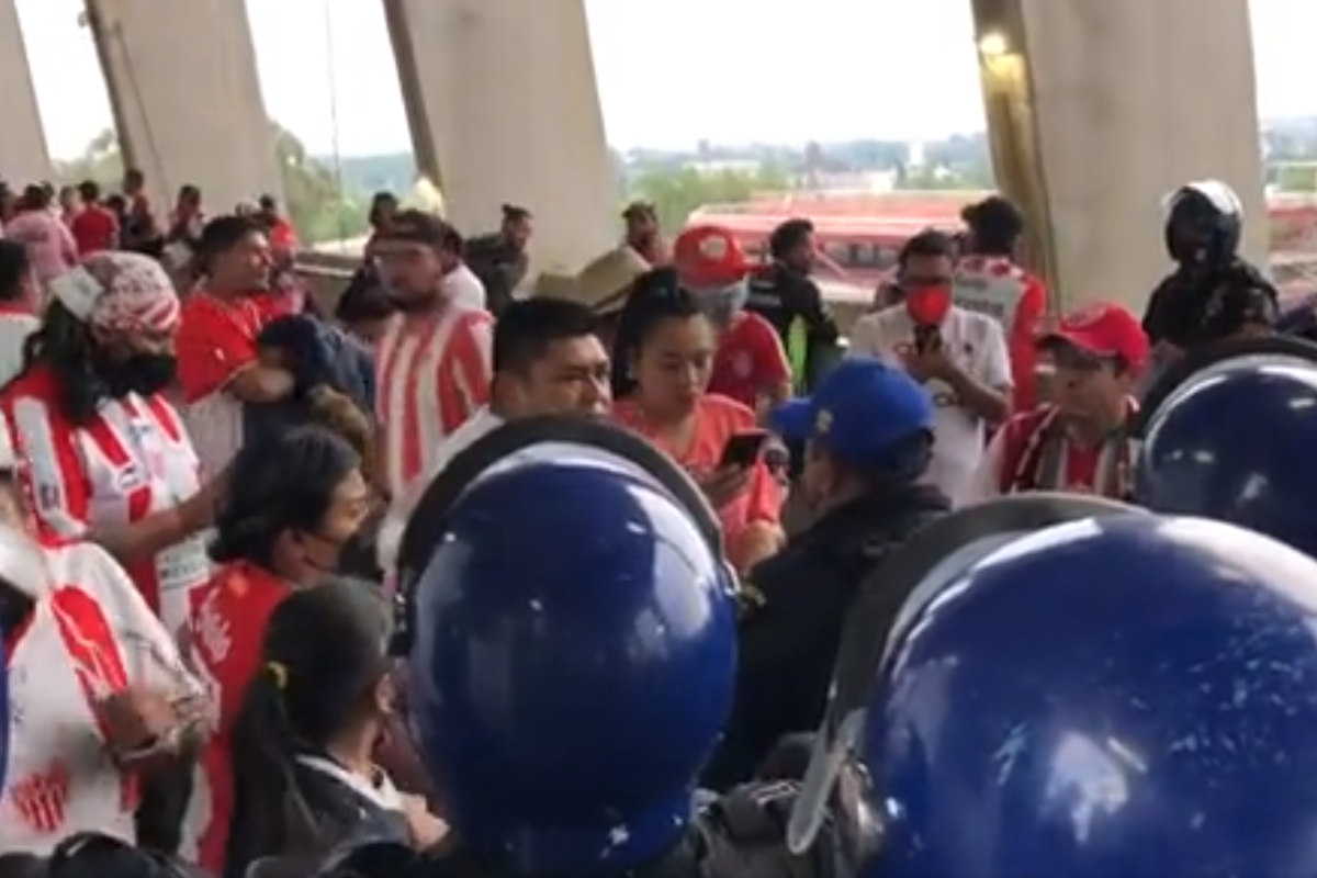 Cerca de 100 aficionados del Necaxa fueron desalojados del Estadio.