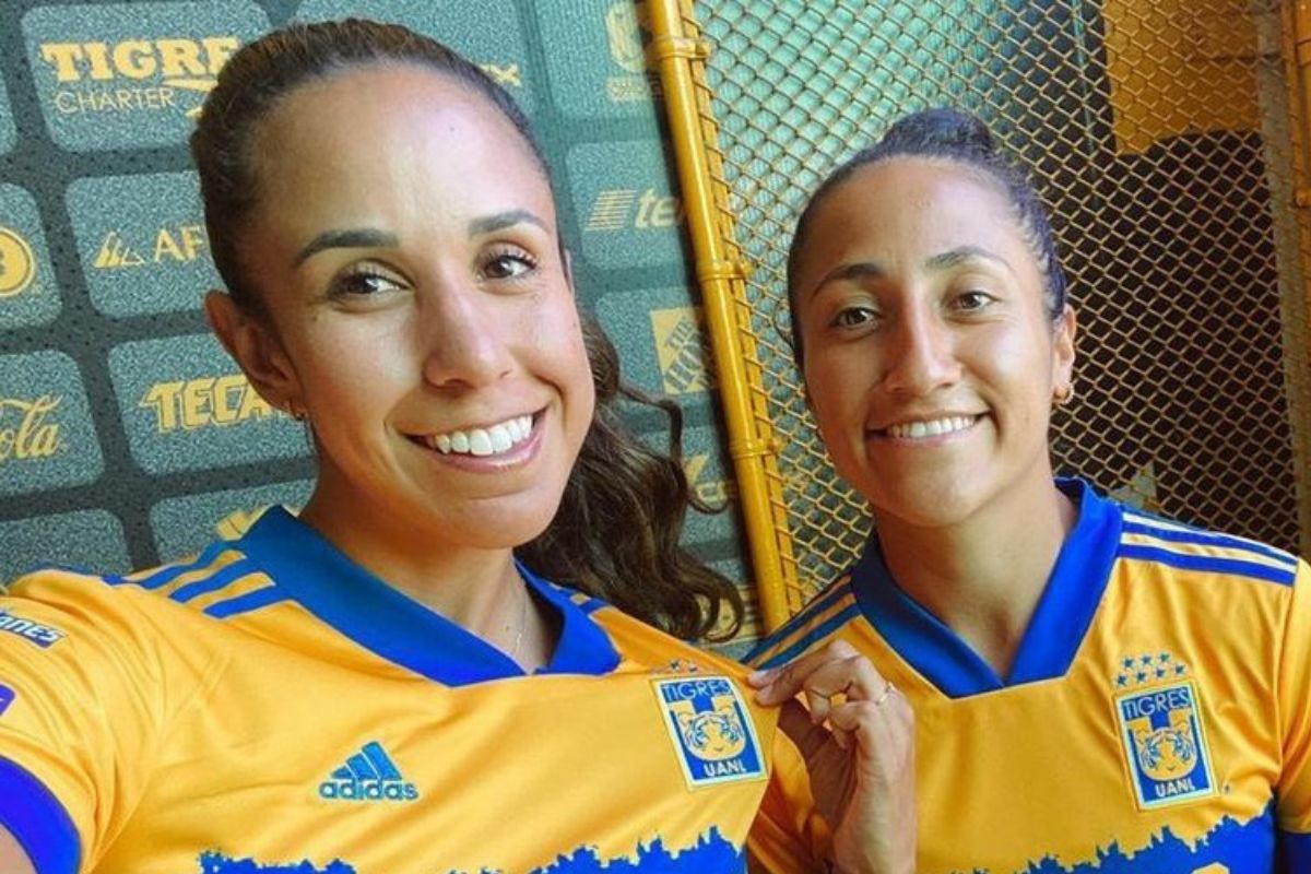 Foto:Twitter/@NindeMolRe|¡Bodorrio! Stephany Mayor y Bianca Sierra de Tigres Femenil se casan