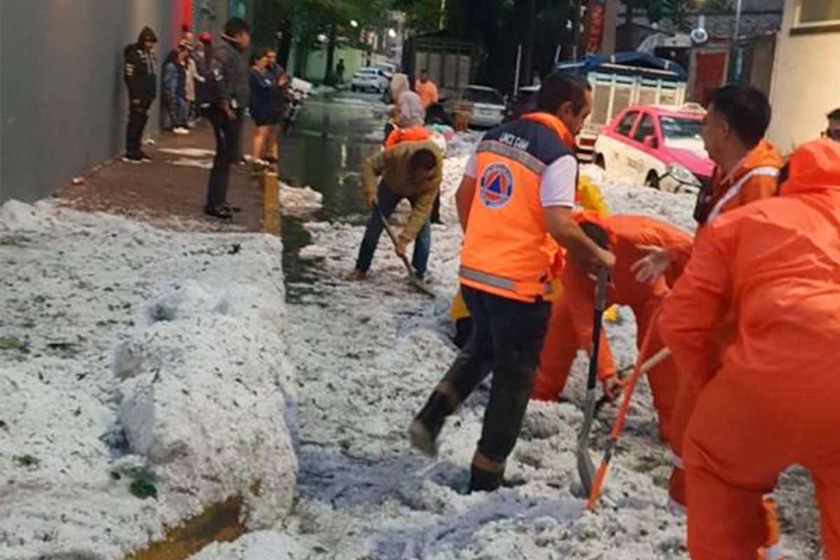 Álvaro Obregón brinda atención a zonas afectadas por lluvias y granizo