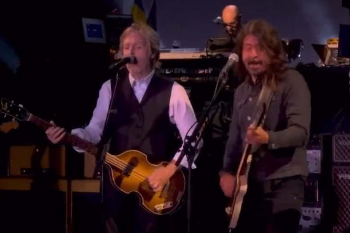 Dave Grohl comparte escenario con Paul McCartney, en Glastonbury.